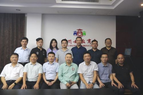 望江领导走商会  相互交流叙乡情